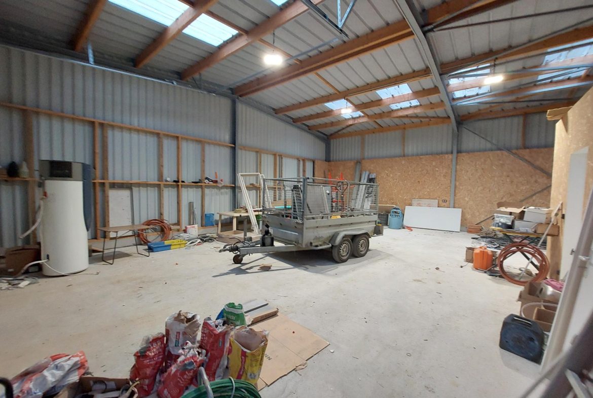 bzh-entreprise-et-commerce-local-activite-location-landaul (1)