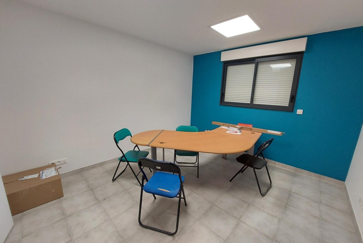 bzh-entreprise-et-commerce-local-activite-location-landaul (2)