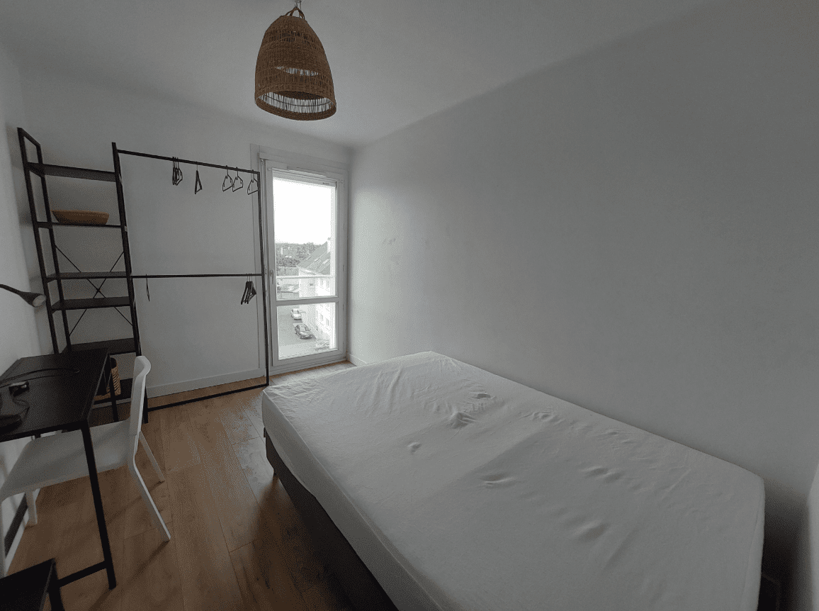 1 A LOUER – CHAMBRE MEUBLEE BAIL A l’ANNEE – 9.13 m² – VANNES