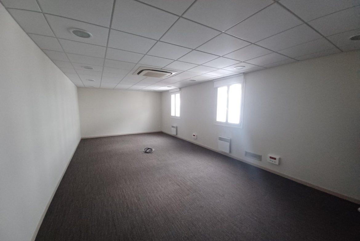A LOUER -BUREAUX- 302 m²
