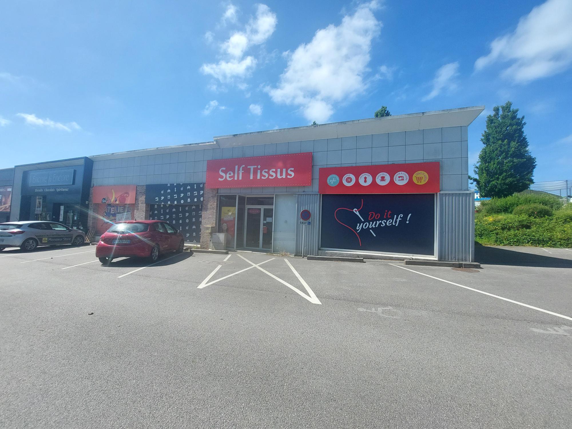 bzh-groupe-immobilier-local-commercial- (1) A LOUER – LOCAL COMMERCIAL – 300 m² – LORIENT ZONE COMMERCIALE