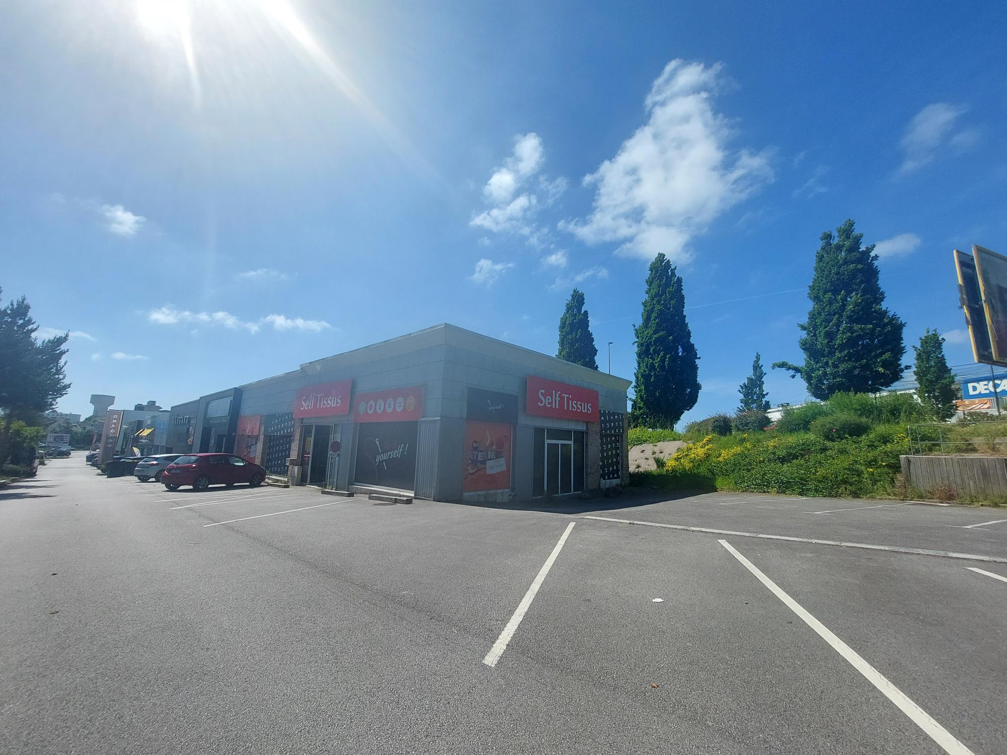 bzh-groupe-immobilier-local-commercial- (2) A LOUER – LOCAL COMMERCIAL – 300 m² – LORIENT ZONE COMMERCIALE