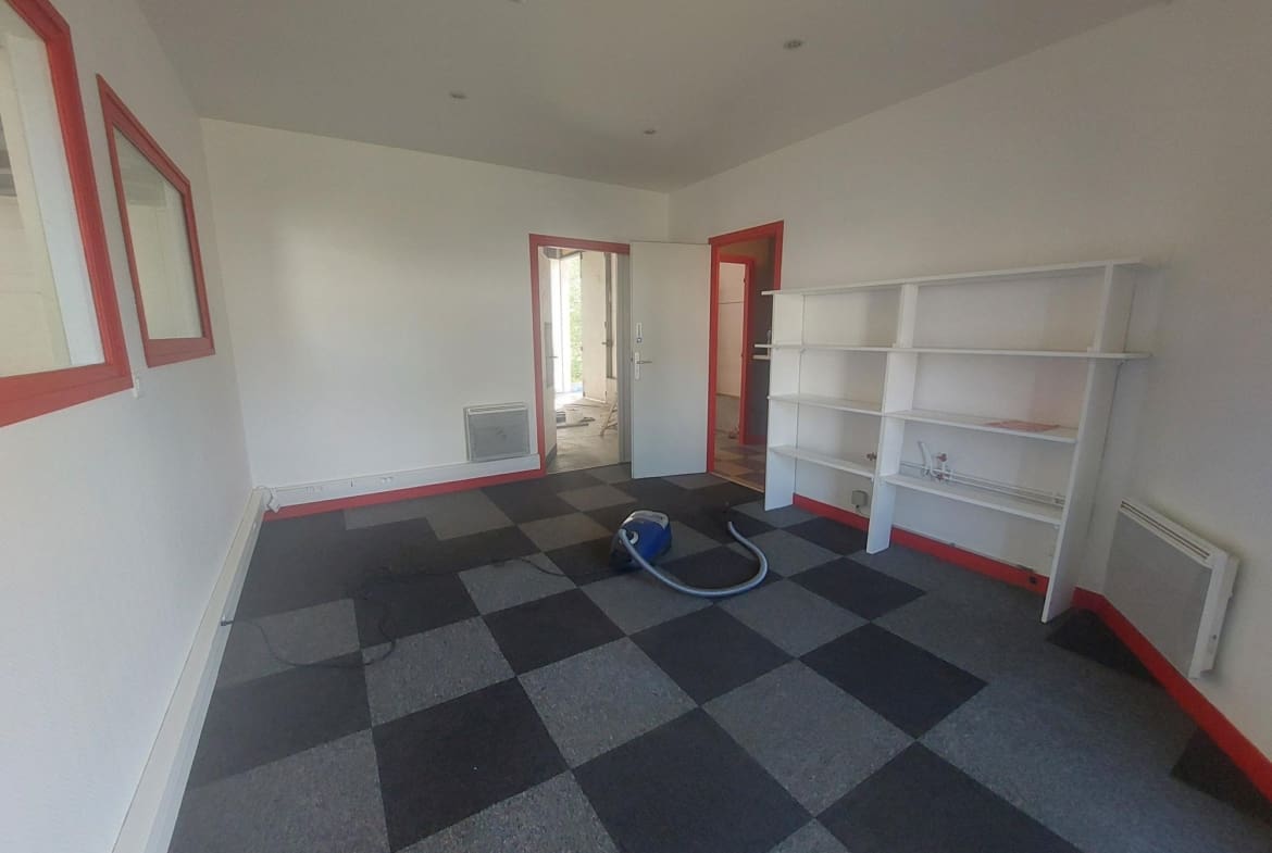 A VENDRE – LOCAL D ACTIVITE 400 m² – SECTEUR LORIENT