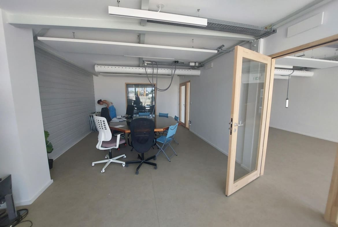 A LOUER – LOCAL 900 m²- LORIENT LA BASE