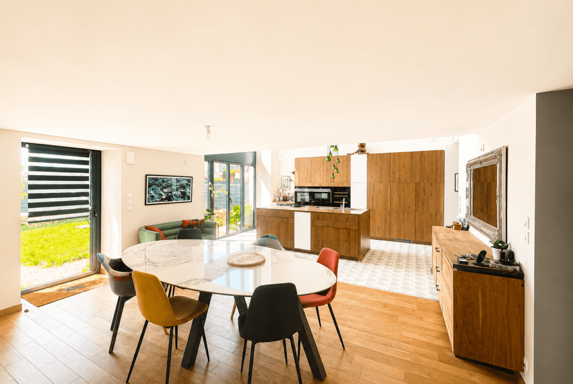 Maison Saint Ave 10 pièce(s) – coeur de bourg – charme – double garage