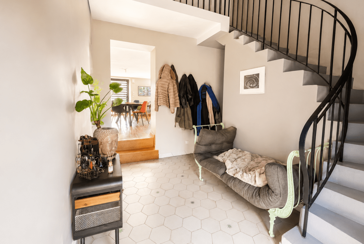 Maison Saint Ave 10 pièce(s) – coeur de bourg – charme – double garage
