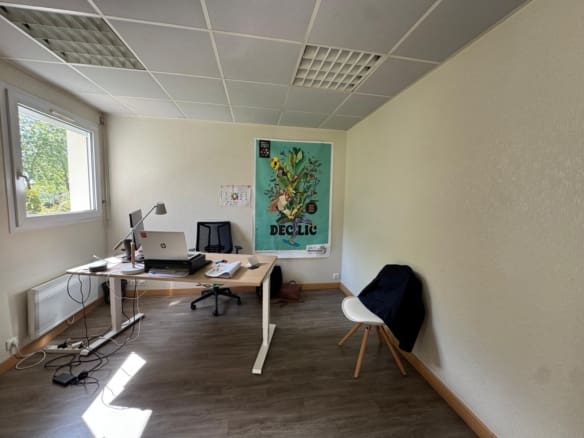 A LOUER – Bureaux 160 m² – Vannes Ouest – Stationnements