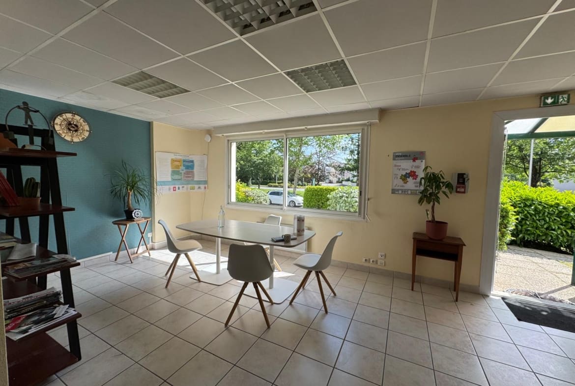 A LOUER – Bureaux 160 m² – Vannes Ouest – Stationnements