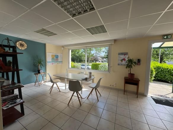 A LOUER – Bureaux 160 m² – Vannes Ouest – Stationnements
