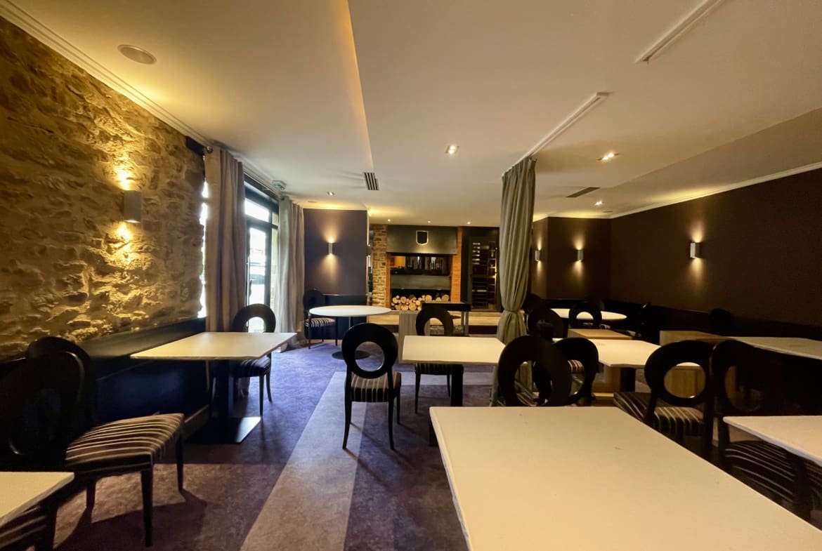 A LOUER – ACHAT MATERIEL – IDEAL POUR UN COUPLE – RESTAURANT – BAIL TOUS COMMERCES – VANNES