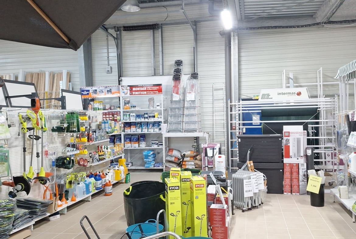 EN EXCLUSIVITE – LOCAL PROFESSIONEL ARZON 690 m²