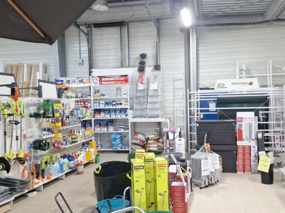EN EXCLUSIVITE – LOCAL PROFESSIONEL ARZON 690 m²
