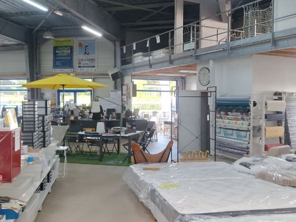 EN EXCLUSIVITE – LOCAL PROFESSIONEL ARZON 690 m²