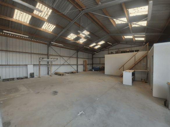 A VENDRE – LOCAL D’ACTIVITE – 250 m²
