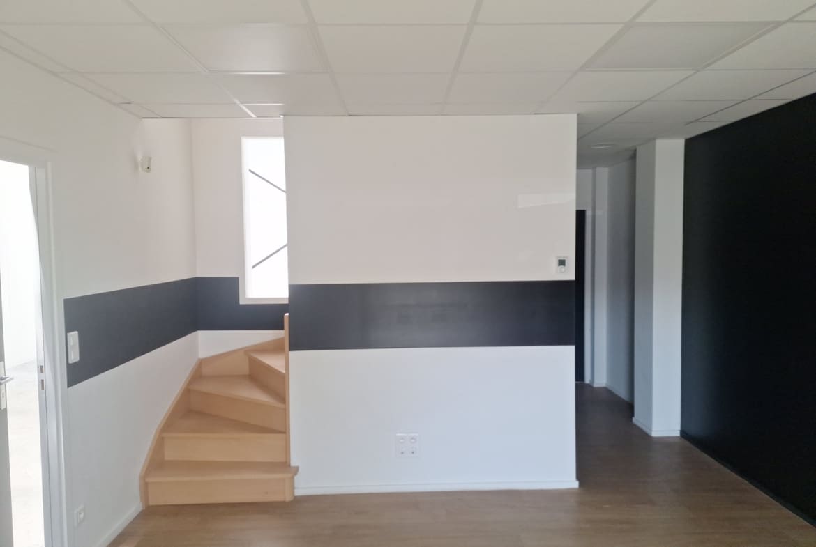 A LOUER – LOCAL D’ACTIVITE DE 100 m² – SECTEUR AURAY