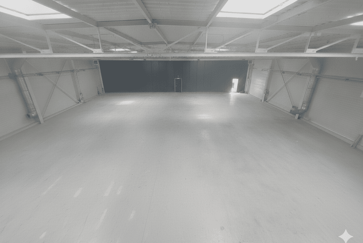 A LOUER – LOCAL 900 m²- LORIENT LA BASE