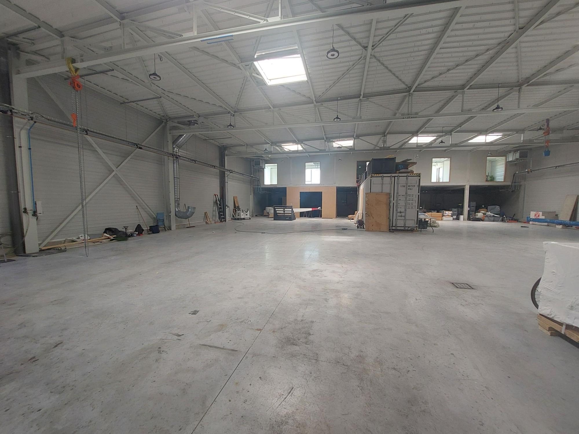 A LOUER – LOCAL 900 m²- LORIENT LA BASE