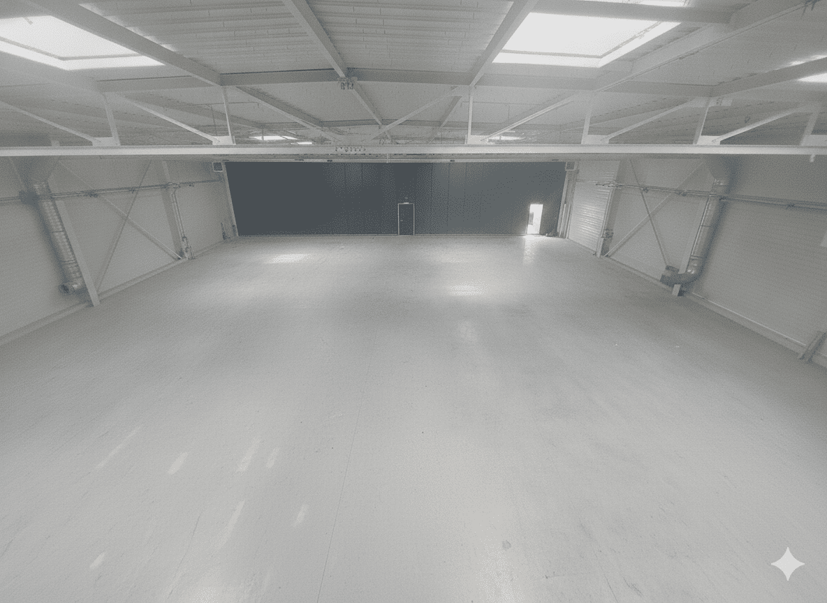 A LOUER – LOCAL 900 m²- LORIENT LA BASE