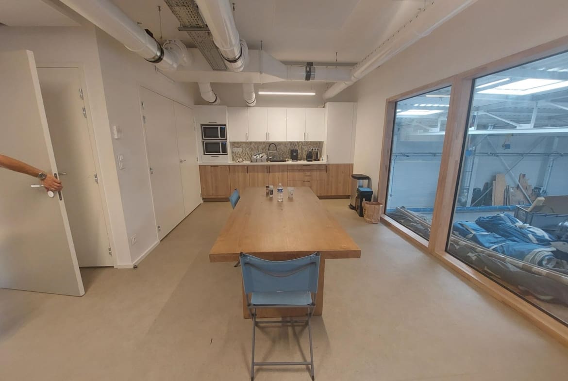 A LOUER – LOCAL 900 m²- LORIENT LA BASE