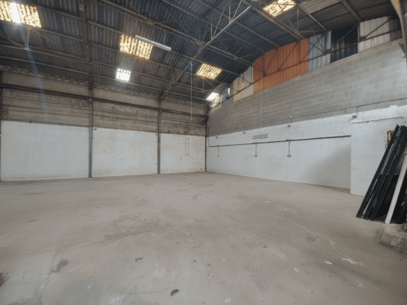 A VENDRE – LOCAL D’ACTIVITE – 220 m²