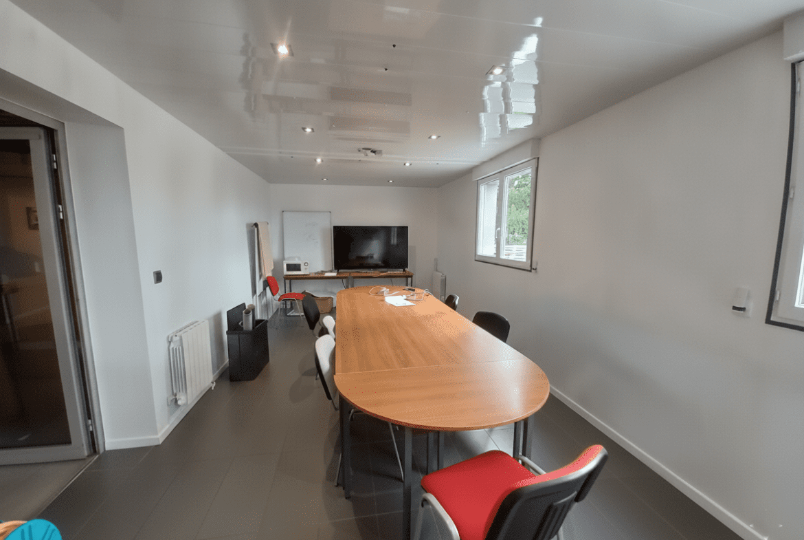 A VENDRE – BUREAUX – 240 m²