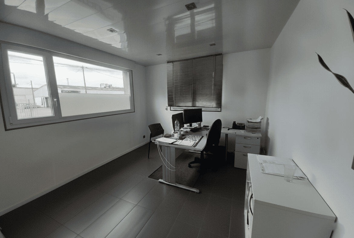 A VENDRE – BUREAUX – 240 m²