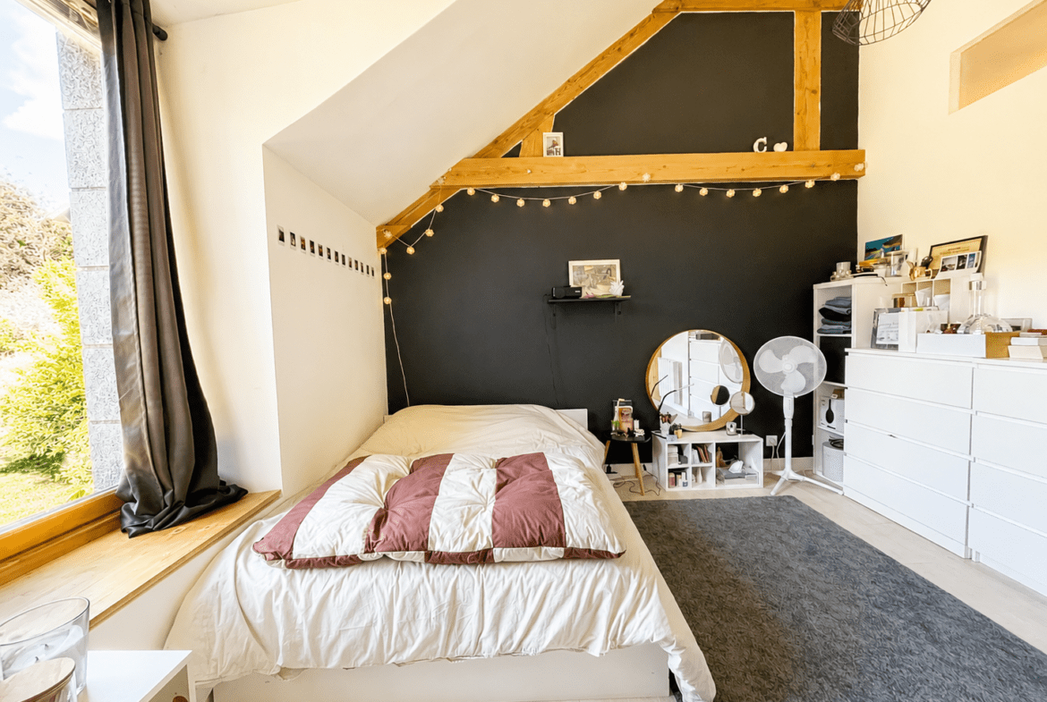 Maison de charme en pierre 7 pièces avec dépendance -atelier- four a pains et puits