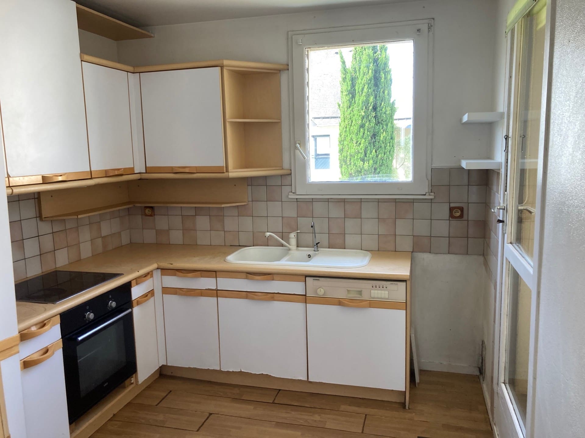 bzh-habitation-appartement-a-vendre-vannes (10) Appartement Vannes 5 pièce(s) 77 m² carrez – 96m² au sol terrasse – parking – Conleau – calme
