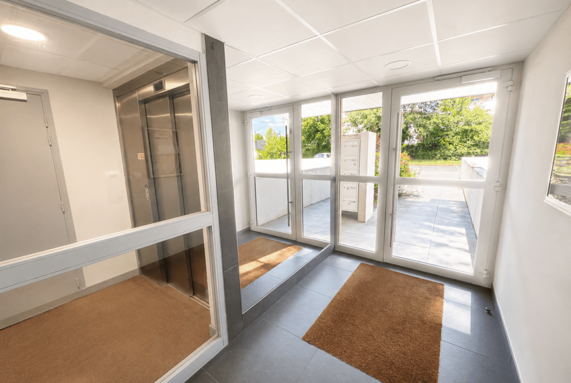 Appartement Plescop 2 pièce(s) 47.09 m² – ascenseur – terrasse et parking