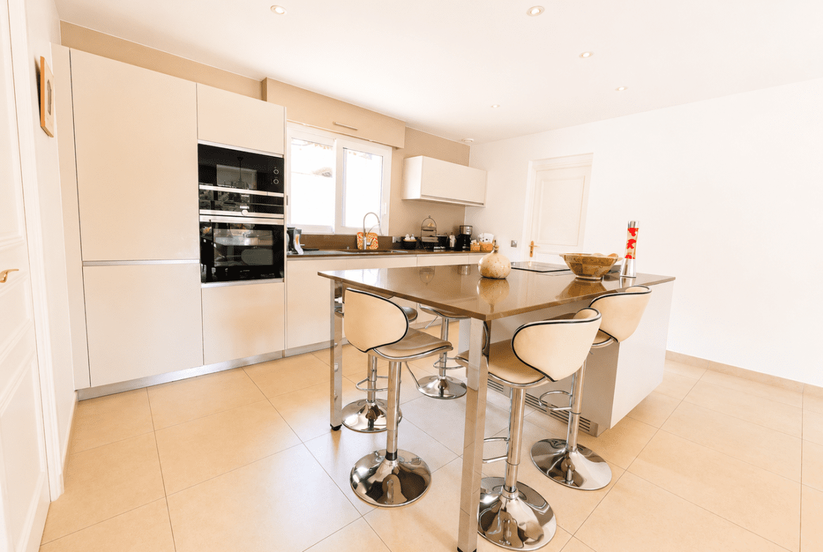 Maison Saint Ave 7 pièce(s) 173.15 m2 – cadre champêtre- vie de plain pied