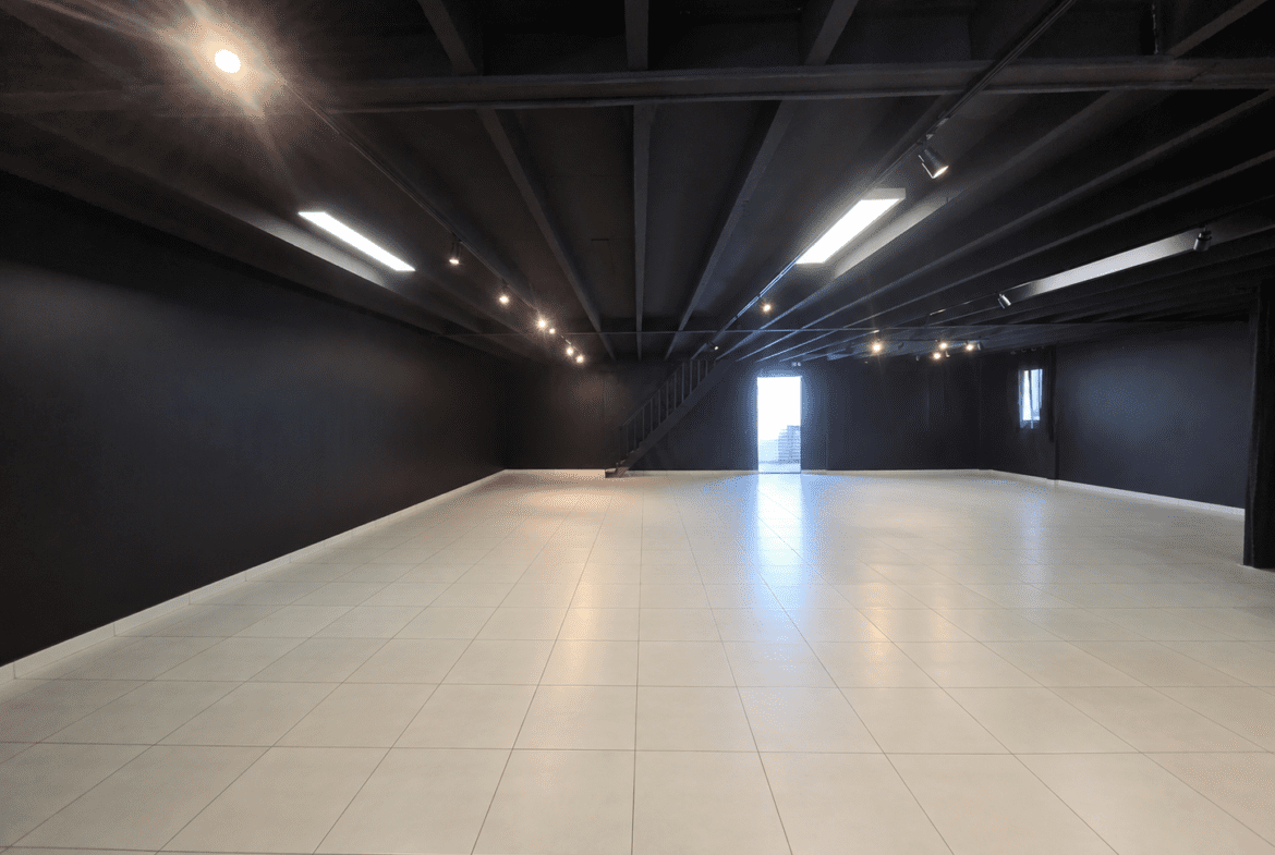 A louer Local commercial 400 m²