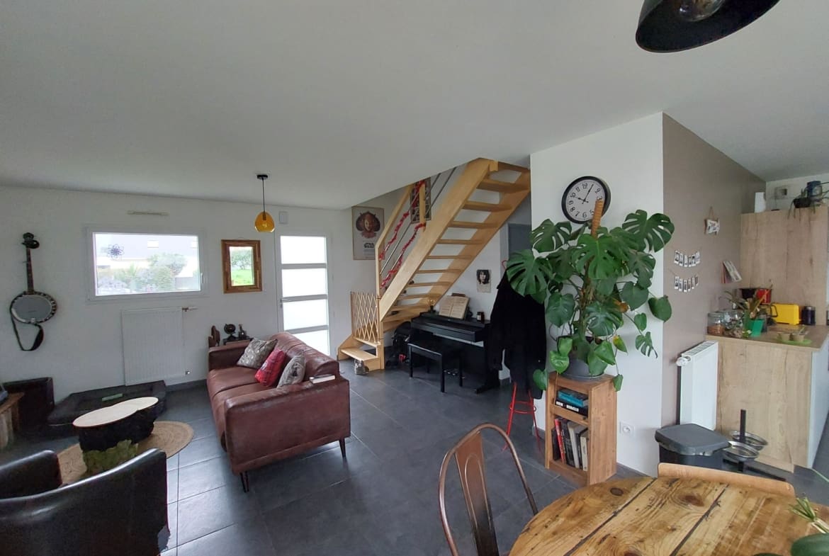 A LOUER – MAISON F 5 – 101.6 m² – SURZUR