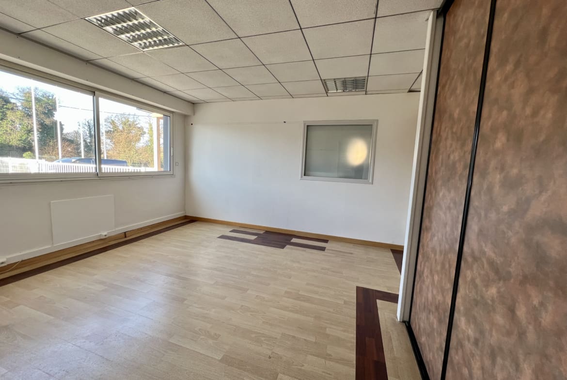 A LOUER – BUREAUX 120 m² – SECTEUR LORIENT