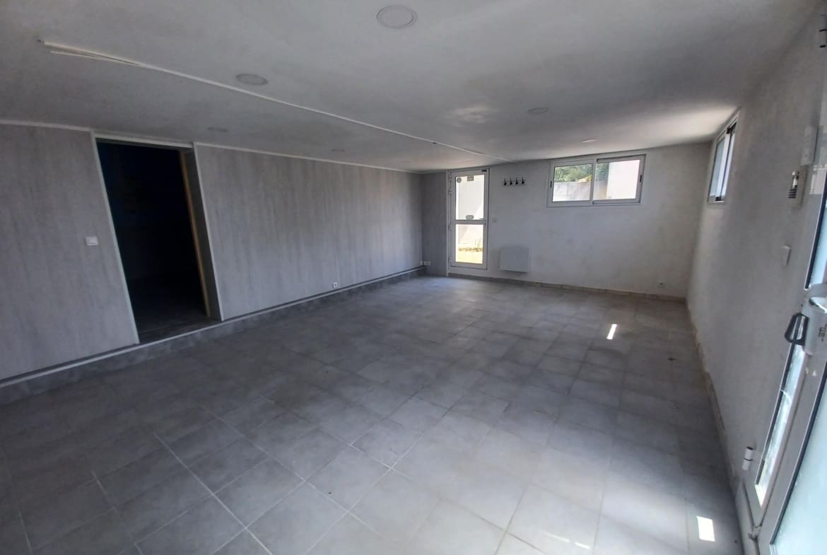 A LOUER – LOCAL COMMERCIAL – 97m² – LORIENT