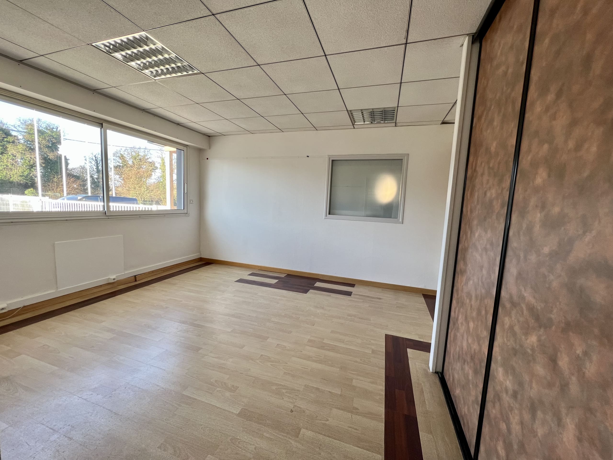 3 A LOUER – BUREAUX 120 m² – SECTEUR LORIENT