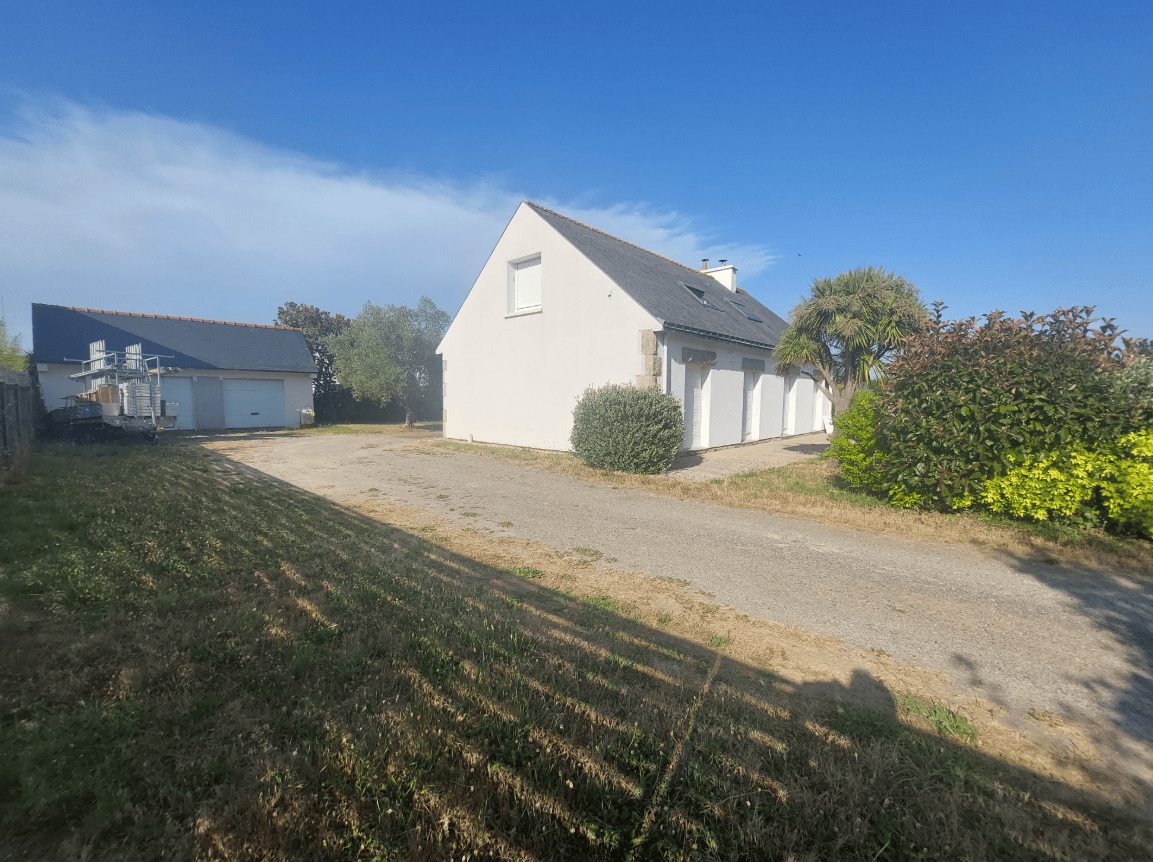 4 A LOUER – MAISON F6 – 115.69 m² – AMBON