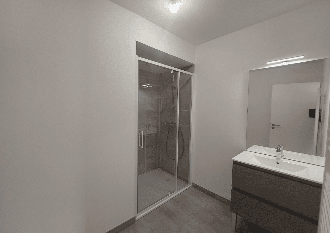 A LOUER – T2 NON MEUBLE – 42.19 m² – THEIX NOYALO