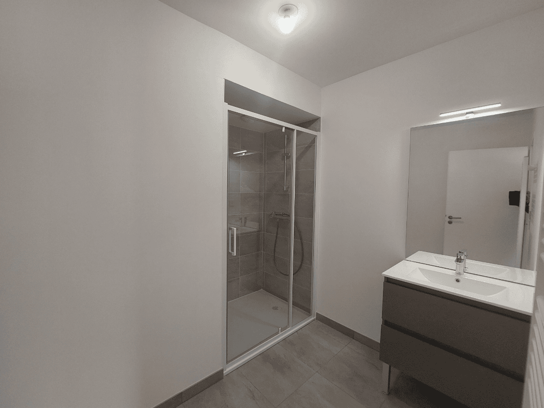 8 A LOUER – T2 NON MEUBLE – 42.19 m² – THEIX NOYALO