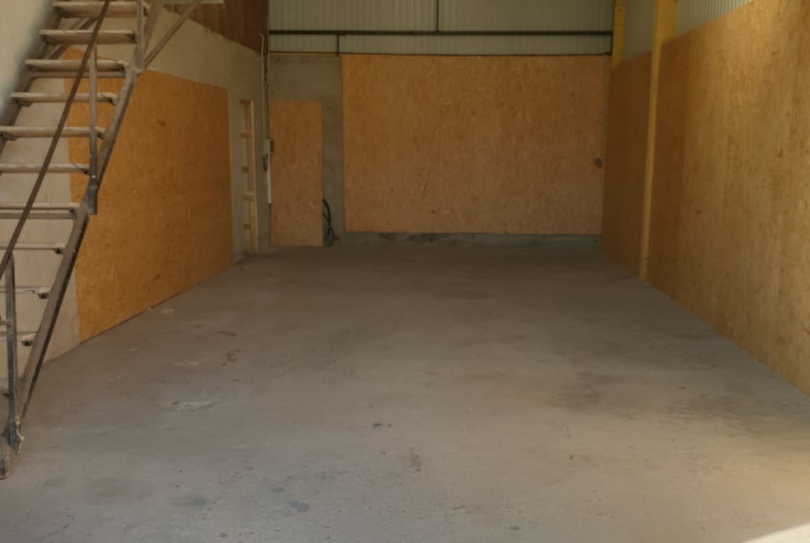 A VENDRE – LOCAL ACTIVITE + MAISON – ARZON