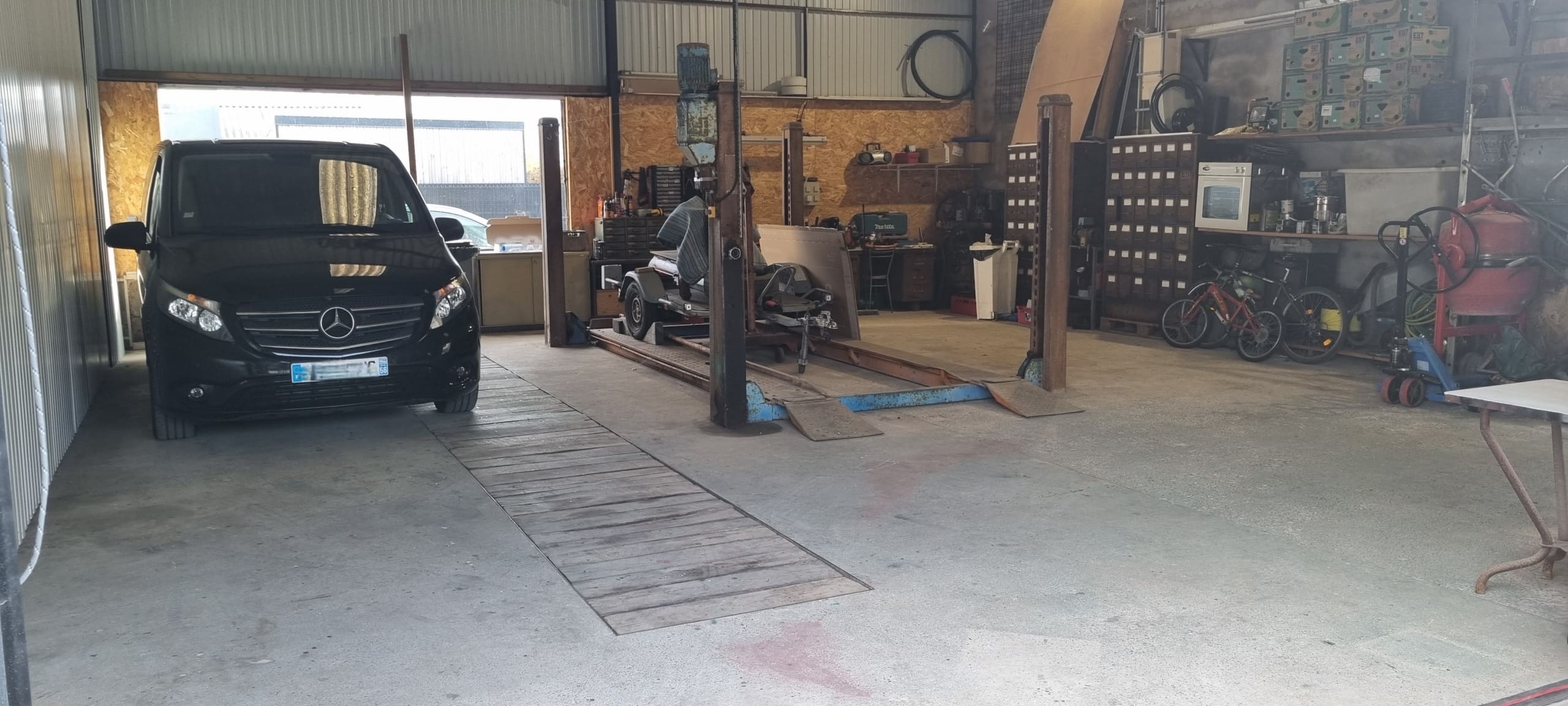 A VENDRE – LOCAL ACTIVITE + MAISON – ARZON