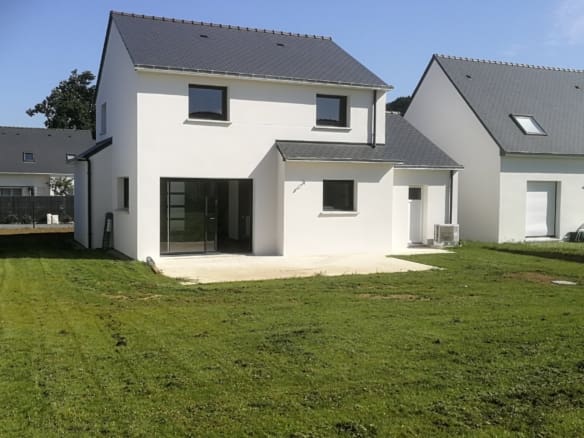 A LOUER – MAISON F 5 – 101.6 m² – SURZUR