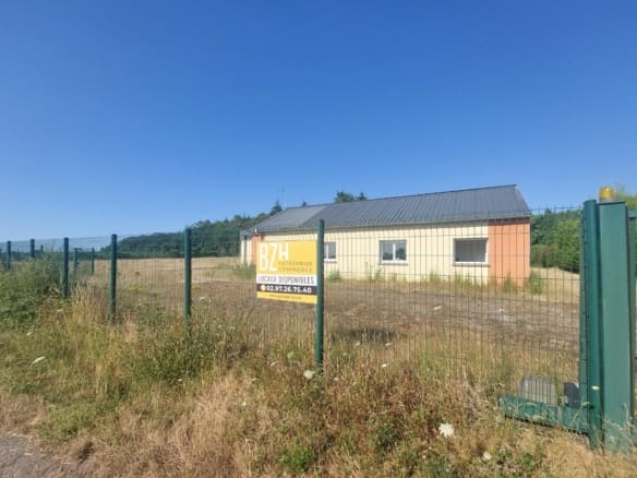 A VENDRE – LOCAL D ACTIVITE SUR 5 000 m² de terrain – PROCHE LORIENT