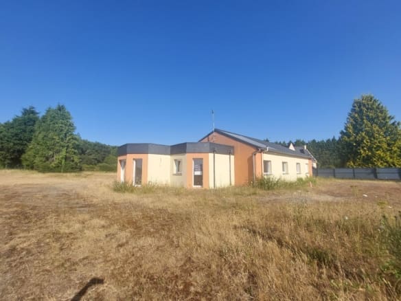 A VENDRE – LOCAL D ACTIVITE SUR 5 000 m² de terrain – PROCHE LORIENT