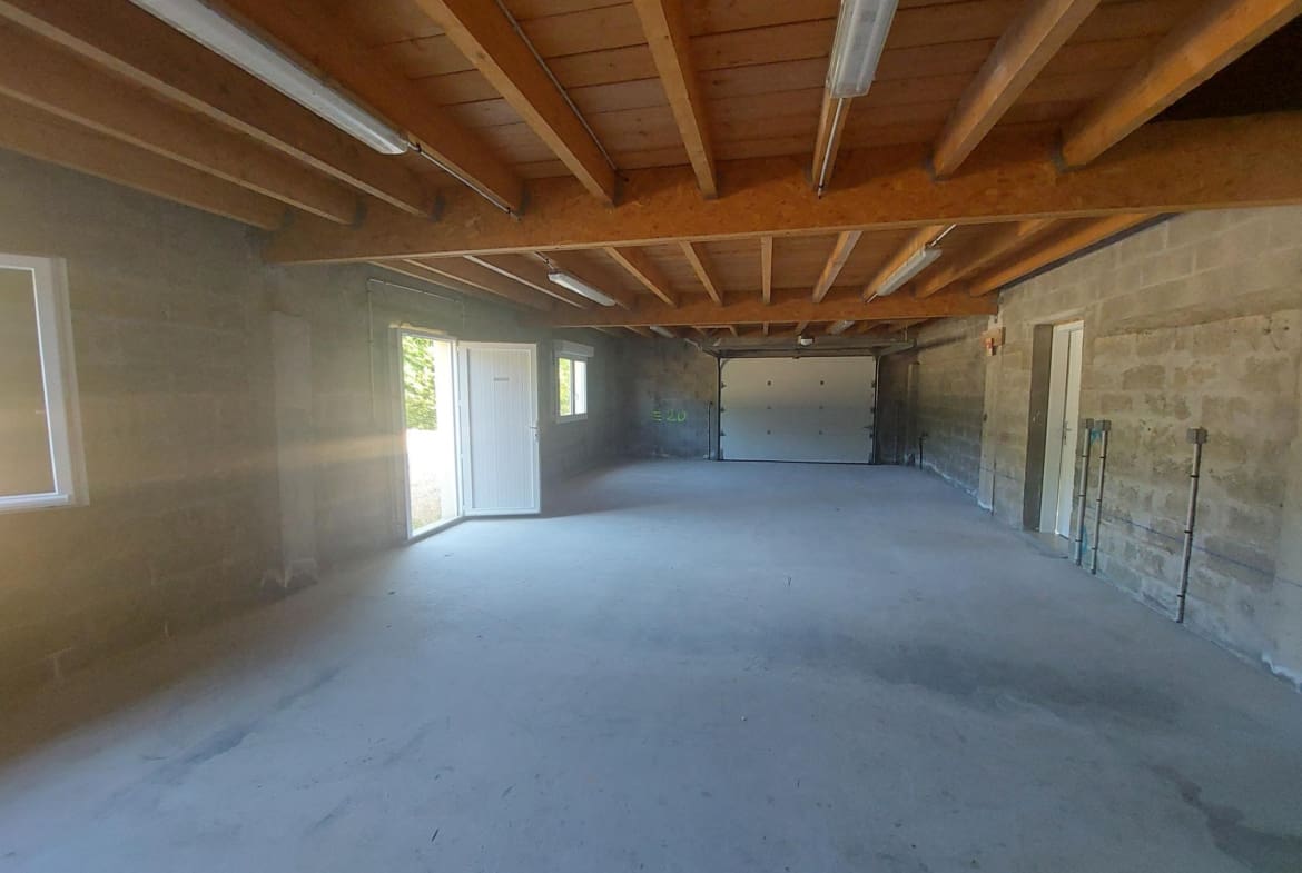 A VENDRE – LOCAL D ACTIVITE SUR 5 000 m² de terrain – PROCHE LORIENT