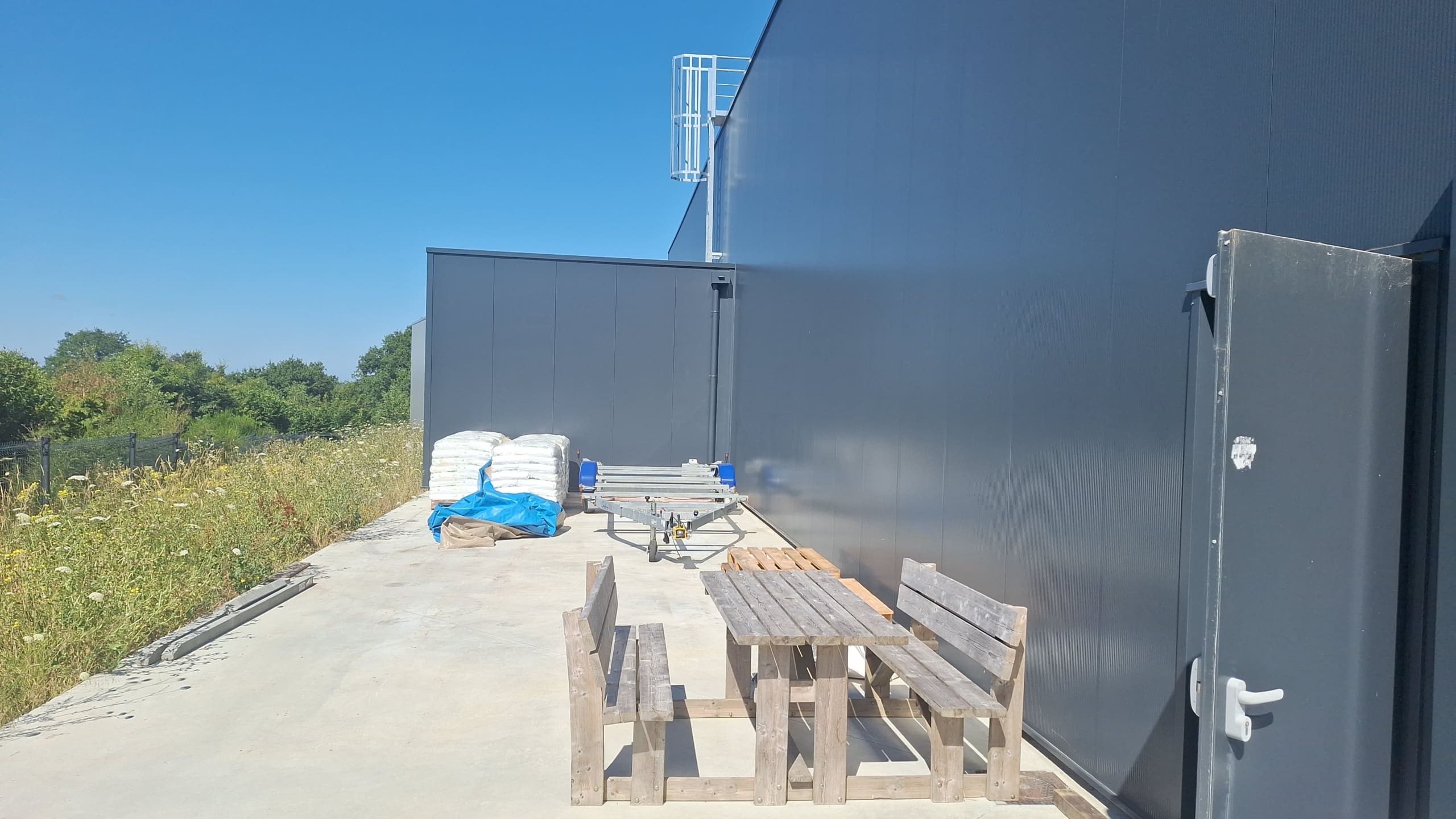 A LOUER – LOCAL D’ACTIVITE 420 m² – SECTEUR AURAY