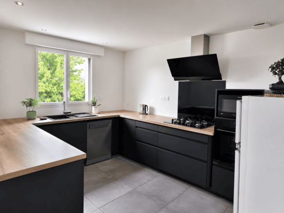 A VENDRE – LOCAL ACTIVITE + MAISON – ARZON