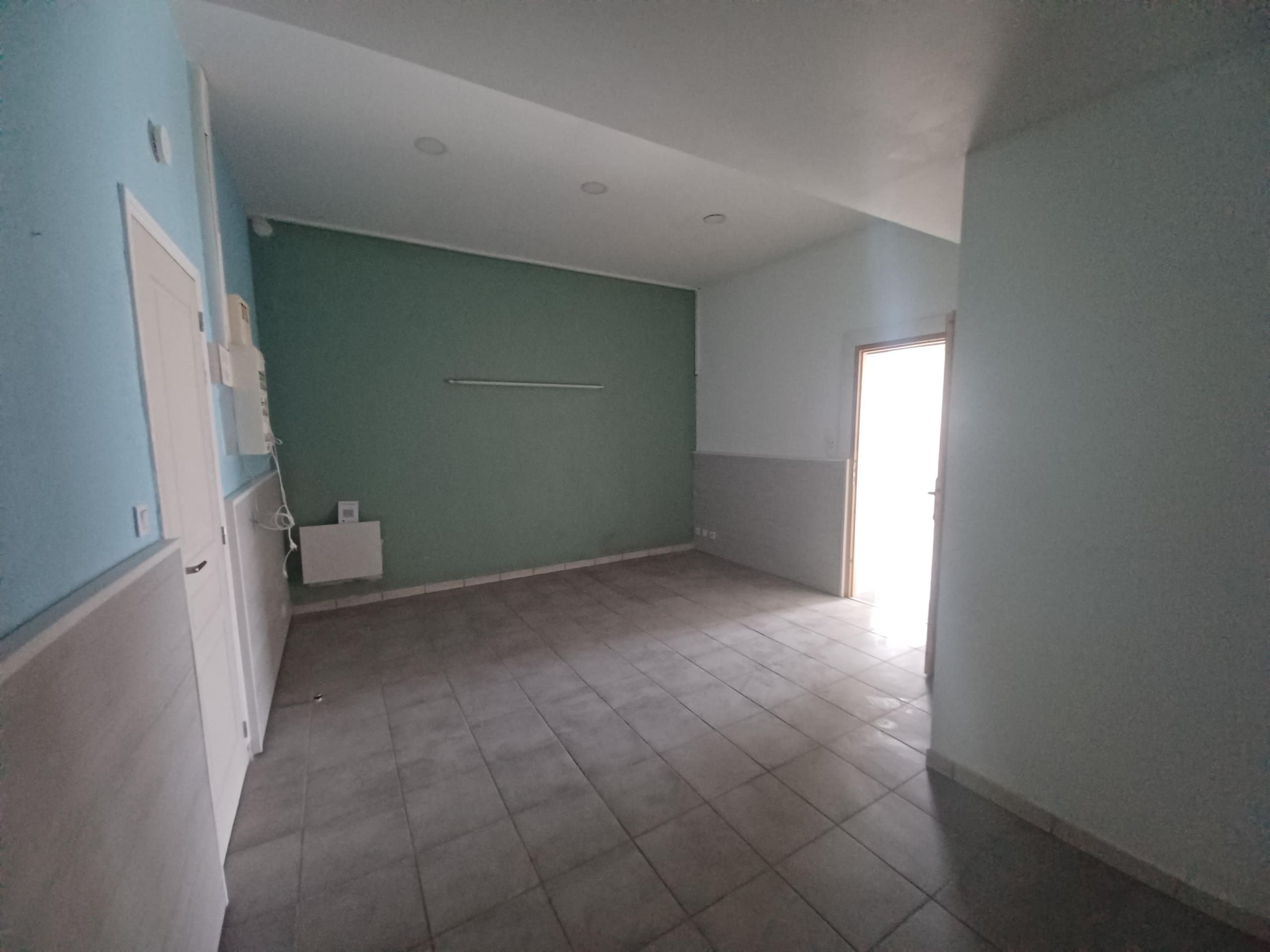 2 A LOUER – LOCAL COMMERCIAL – 97m² – LORIENT