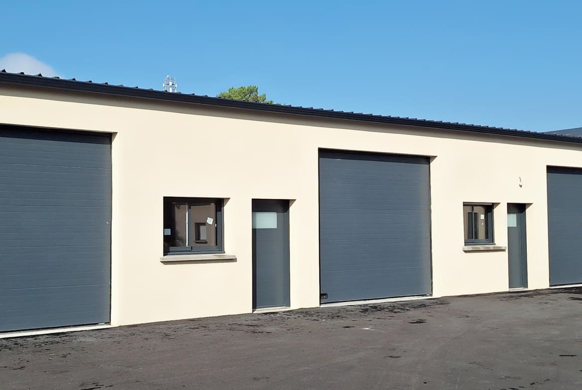 LOCAL D’ACTIVITÉ à partir de 140 m² – BREC’H proche voie express RN 165