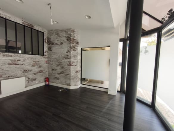 A LOUER – LOCAL COMMERCIAL 68 m² – GUIDEL