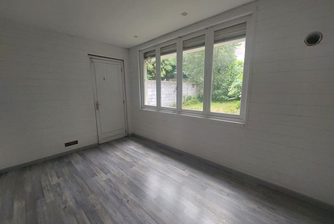 A LOUER – LOCAL COMMERCIAL 50 m² – HENNEBONT